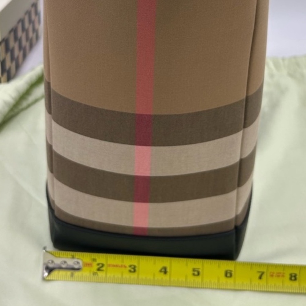 Burberry Ormond giant leather check tote bag . NWT - Picture 8 of 8